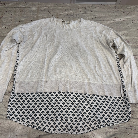 LOFT Womens Gray Sweater Blouse with Blue Green Flower Pattern - Size M - Picture 1 of 4